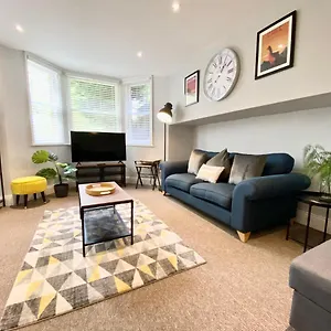https://south-cliff-apartment-with-garden.yorkshirehotels.net