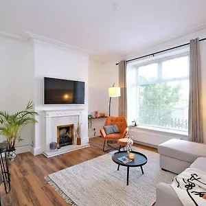 https://sensational-west-end-living-with-bicocca-stays.hotelsaberdeenuk.com