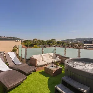 Luxury Penthouse With Hot Tub Apartment