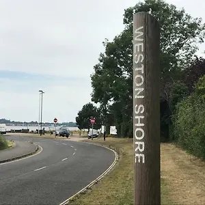 https://the-shore.bournemouth-hotels.org