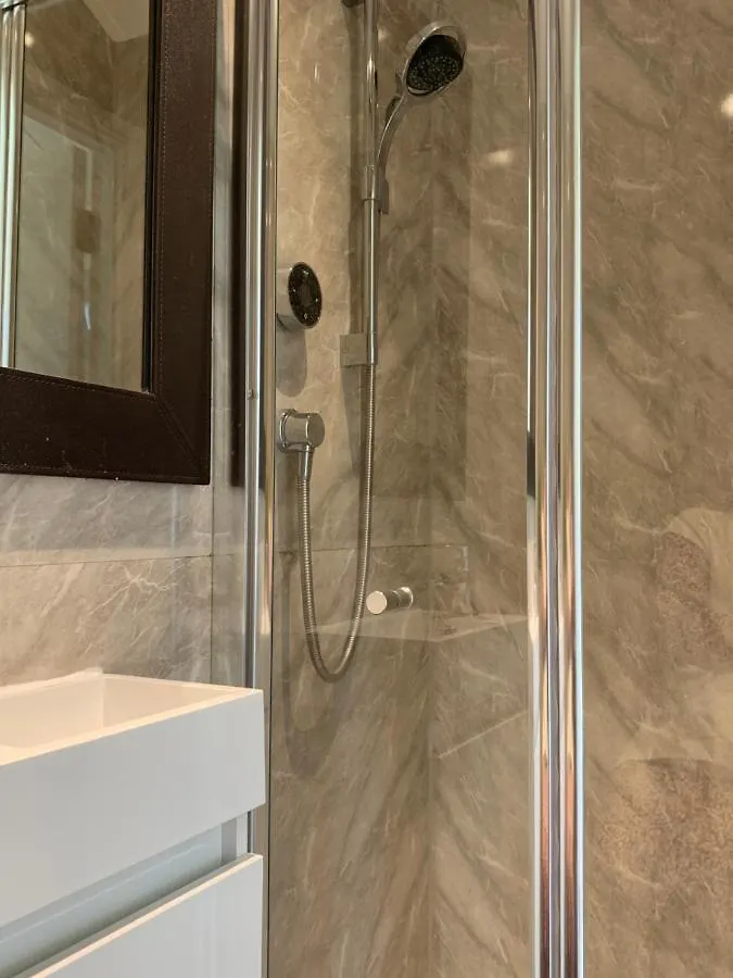 The City Hut Bath Apartment